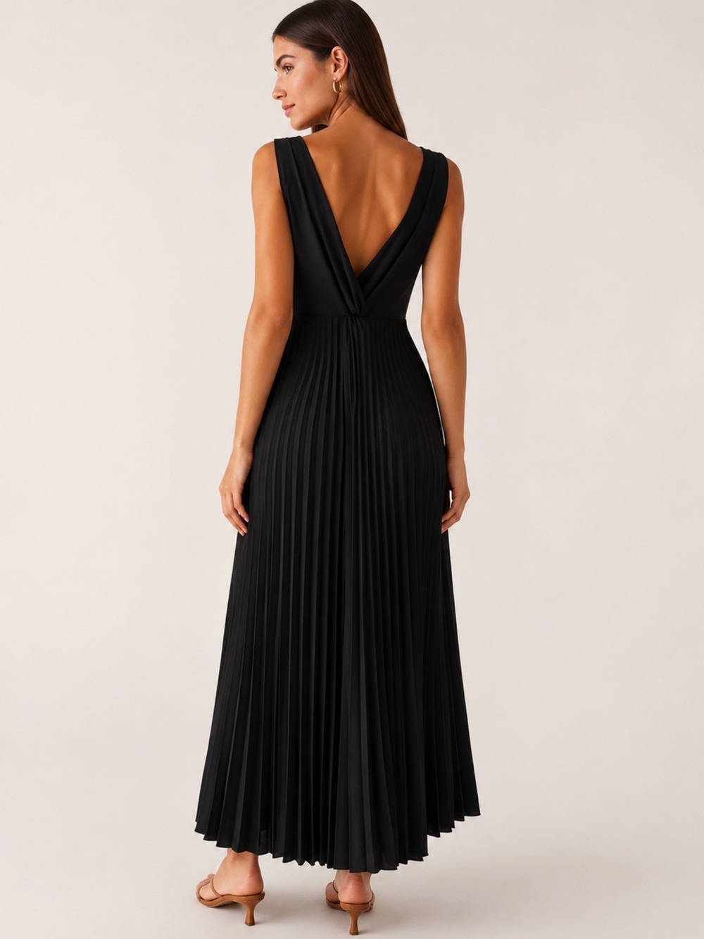 NWT Vince Black Pleated V-Neck Maxi Dress Size 8 - Picture 2 of 6